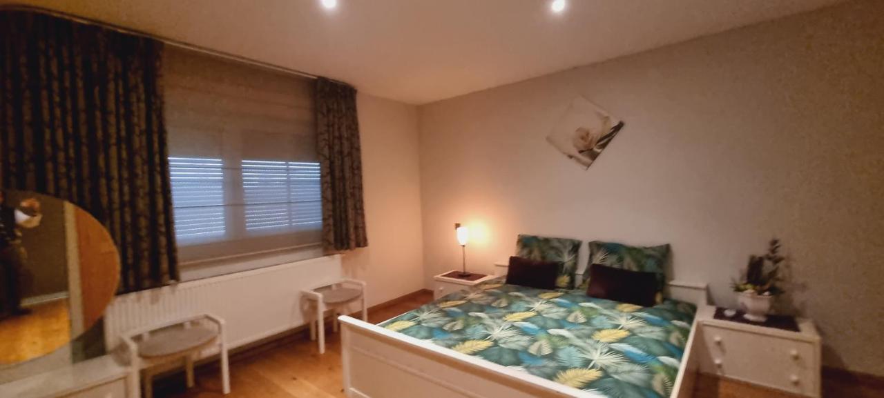 Susberg-1 & 2 Apartment NeerNeerpelt Екстериор снимка