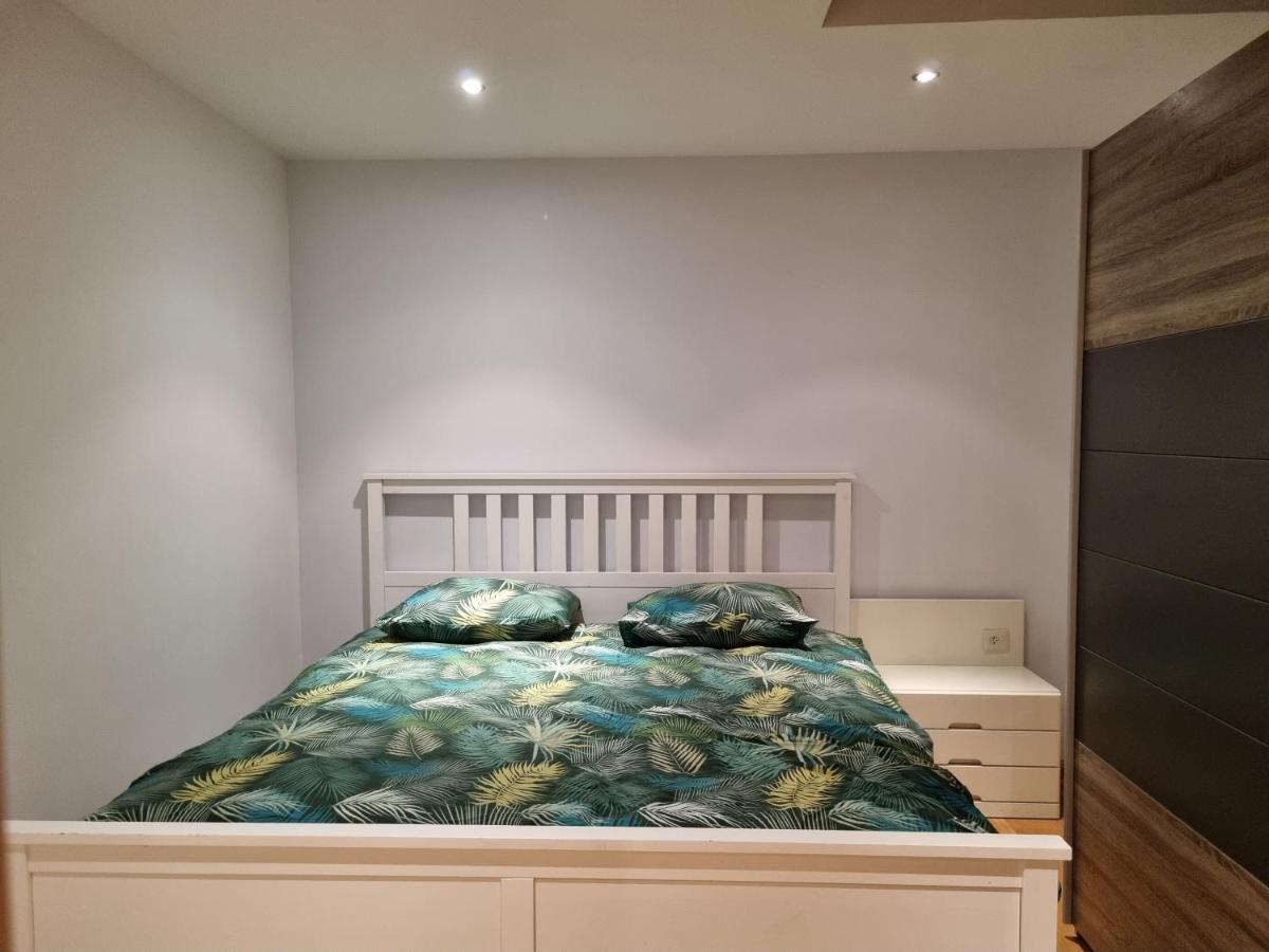 Susberg-1 & 2 Apartment NeerNeerpelt Екстериор снимка