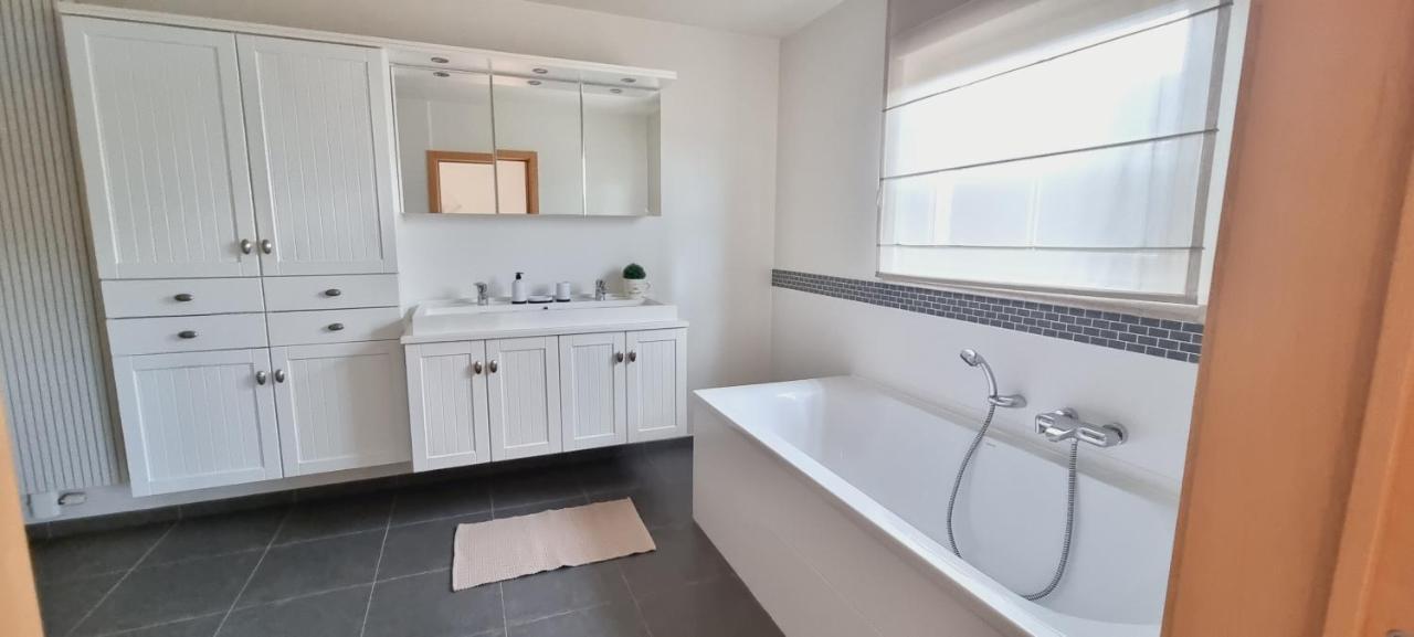 Susberg-1 & 2 Apartment NeerNeerpelt Екстериор снимка