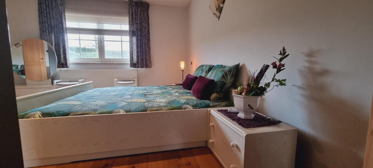Susberg-1 & 2 Apartment NeerNeerpelt Екстериор снимка