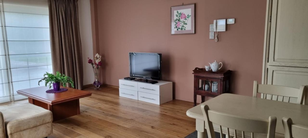 Susberg-1 & 2 Apartment NeerNeerpelt Екстериор снимка