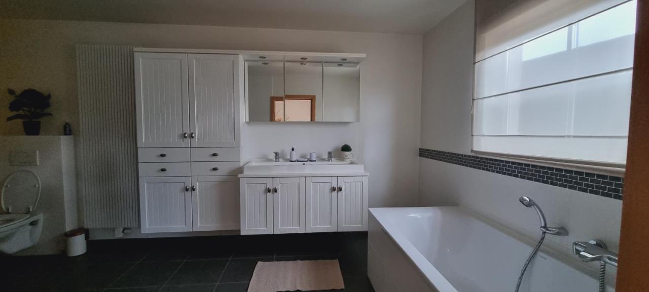 Susberg-1 & 2 Apartment NeerNeerpelt Екстериор снимка