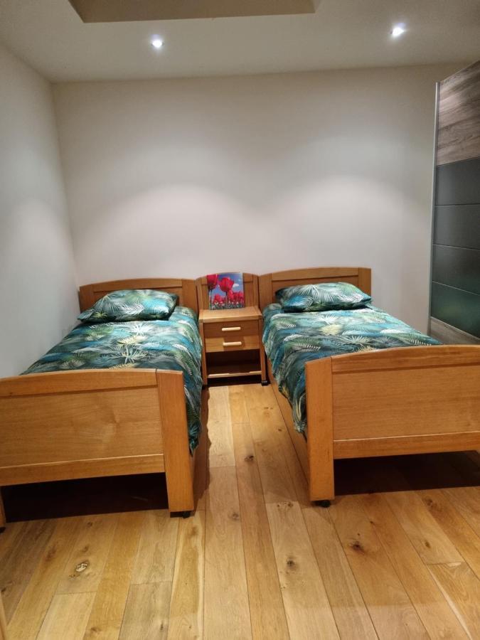 Susberg-1 & 2 Apartment NeerNeerpelt Екстериор снимка