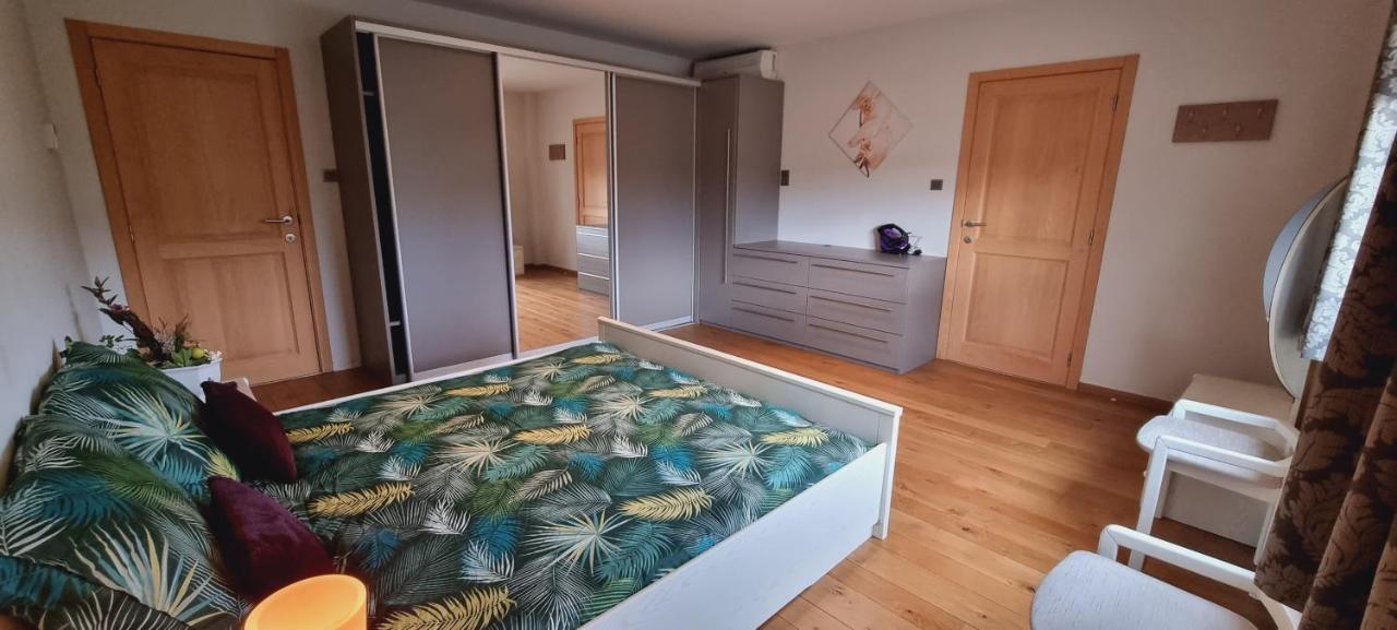 Susberg-1 & 2 Apartment NeerNeerpelt Екстериор снимка