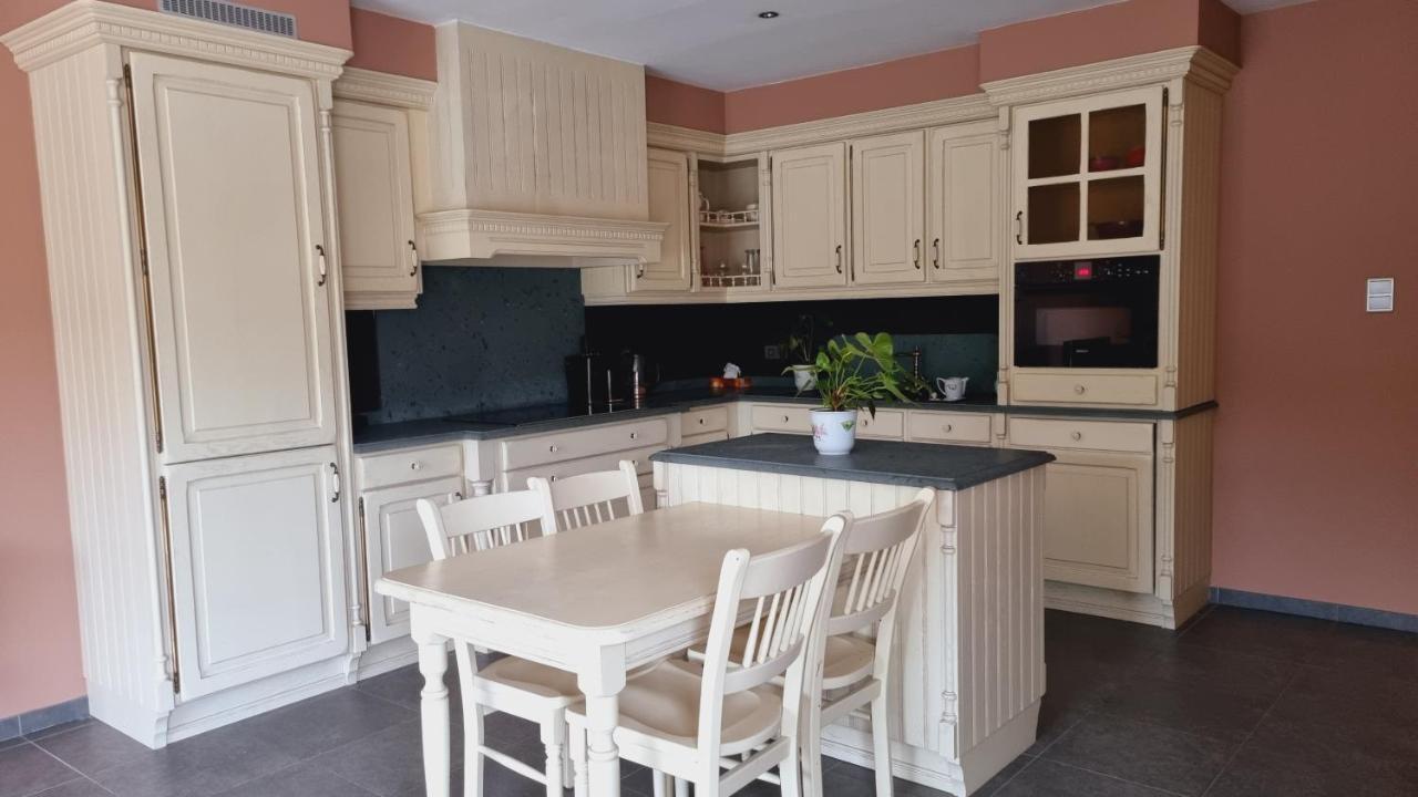 Susberg-1 & 2 Apartment NeerNeerpelt Екстериор снимка