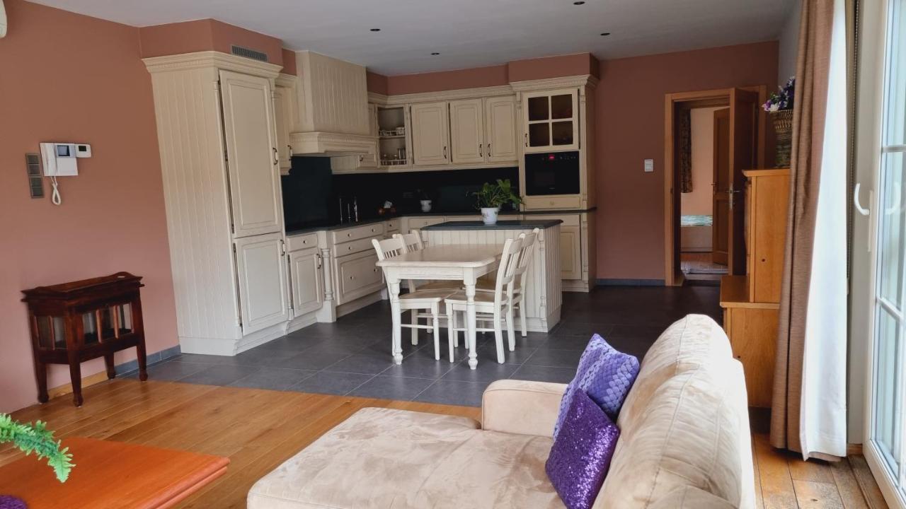 Susberg-1 & 2 Apartment NeerNeerpelt Екстериор снимка