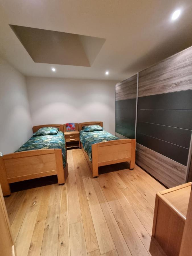 Susberg-1 & 2 Apartment NeerNeerpelt Екстериор снимка